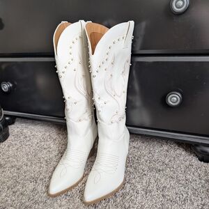 Elegant White Western Boots